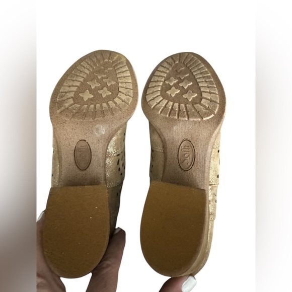 Sofft Wyoming Laser Cut Metallic Bootie Size 7.5 - Picture 4 of 5